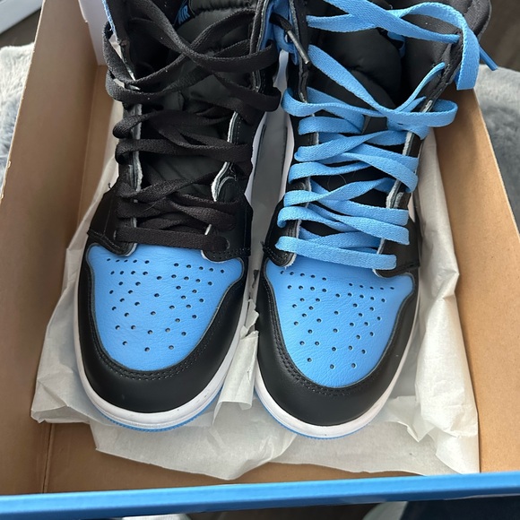 Nike Air Jordan 1 Retro High OG UNC - Picture 3 of 10